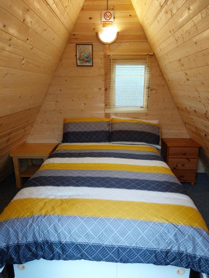 "George'S" Lakeside Wooden Tipi Hotel Clare Kültér fotó